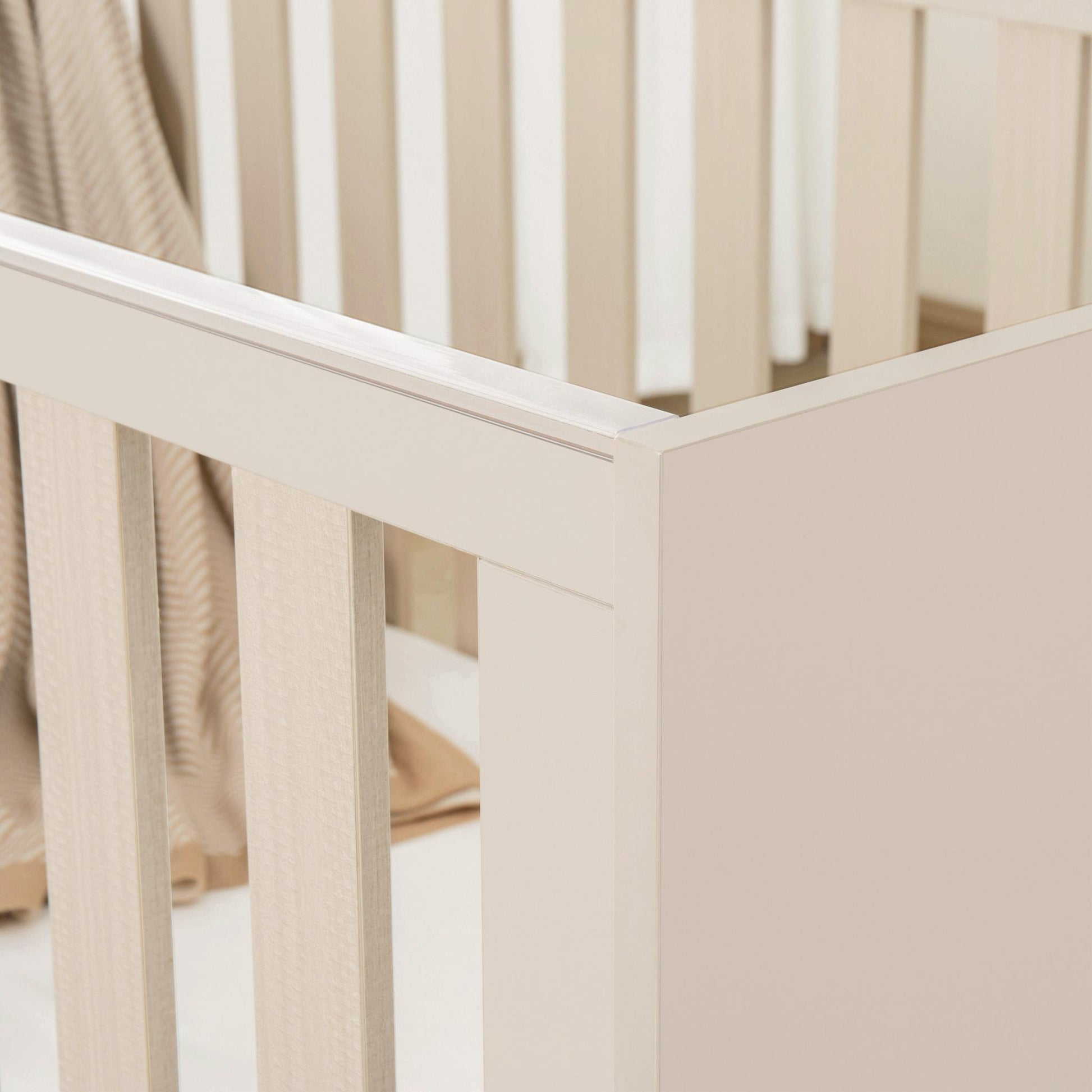 Babymore Dante Cot Bed – Cashmere-Dreamy Nursery