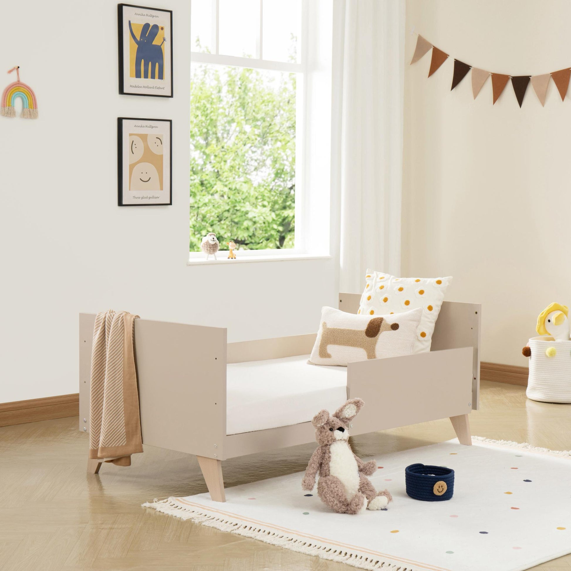 Babymore Dante Cot Bed – Cashmere-Dreamy Nursery