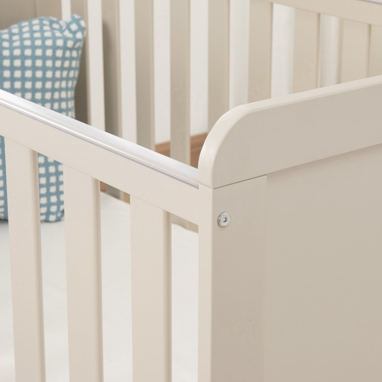 Babymore Caro Urban Mini Cot Bed - Cashmere