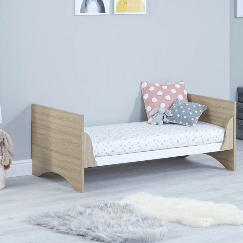Babymore Veni Cot Bed - Oak & White